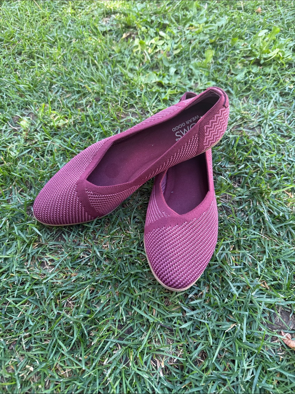 Toms Women’s Slip-On Flats in Burgundy